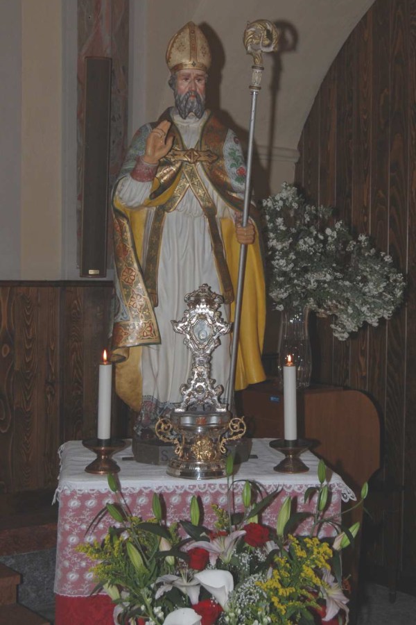 La statua di San Gottardo nella chiesa parrocchiale di Spriana